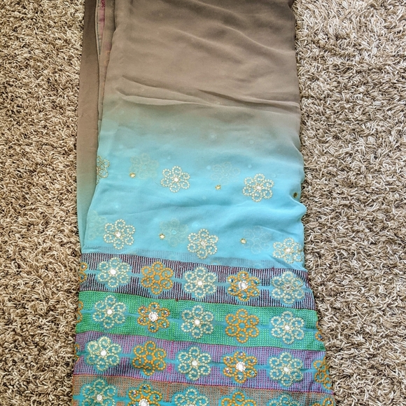 Saree - Picture 2 of 6